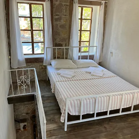 Yunan Evi Feriehus Ayvalı